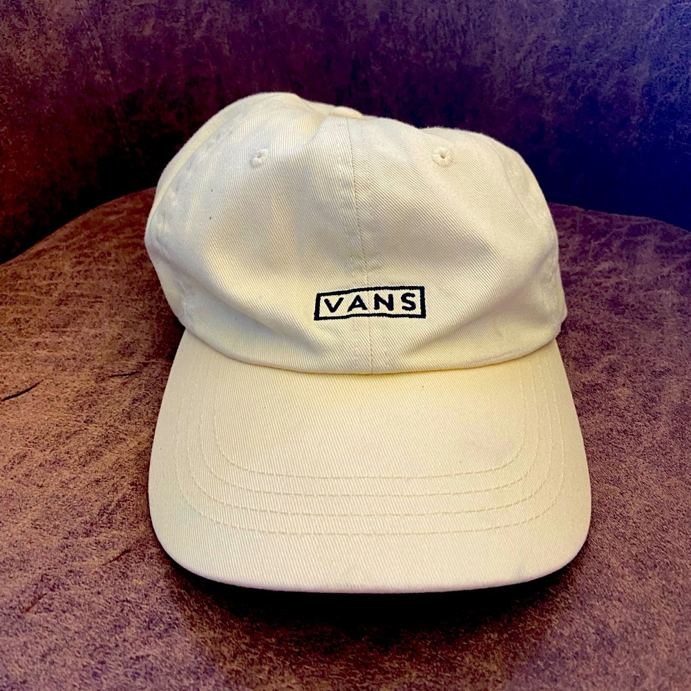 Vans Men’s adjustable hat.